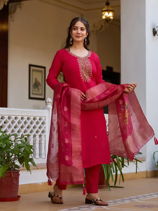 Red_Roman_Silk_Straight_Embroidered_Kurta_Set_For_Women