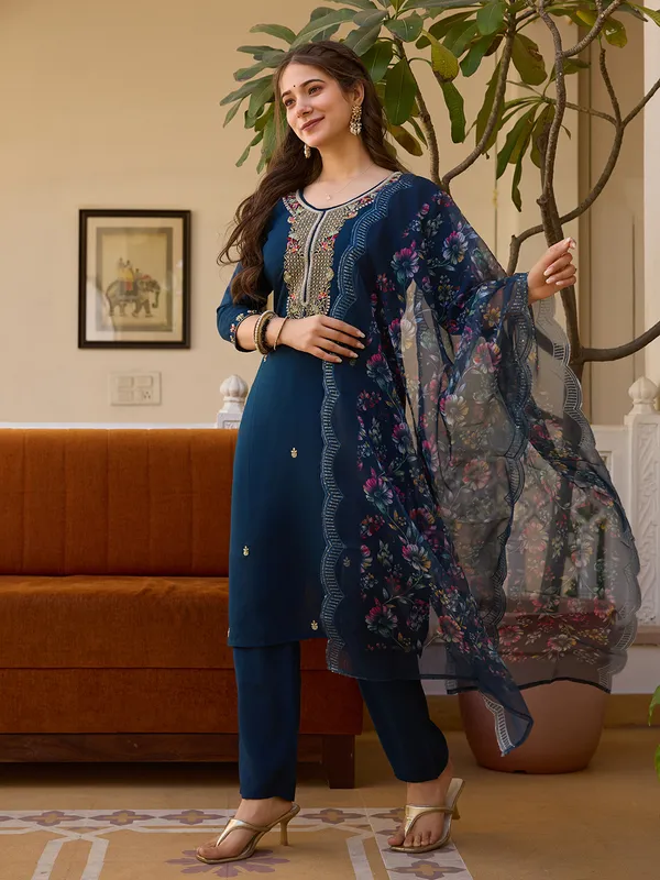 Navy_Blue_Embroidered_Kurta_Set_With_Floral_Dupatta