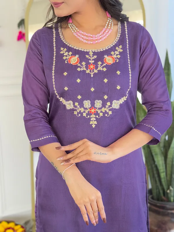 Purple_Embroidered_Kurta_Set_With_Floral_Dupatta_For_Women