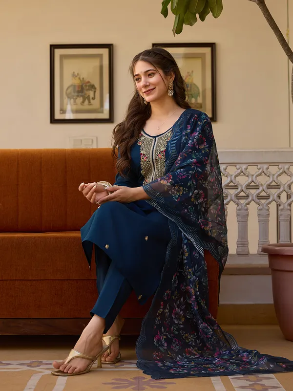 Navy_Blue_Embroidered_Kurta_Set_With_Floral_Dupatta
