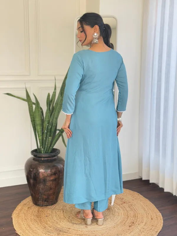 Blue_Georgette_Embroidered_Anarkali_Suit_Set_For_Women