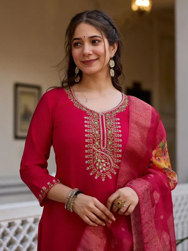 Red_Roman_Silk_Straight_Embroidered_Kurta_Set_For_Women