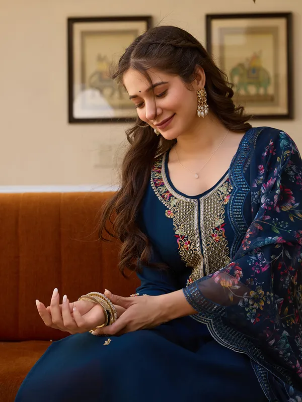 Navy_Blue_Embroidered_Kurta_Set_With_Floral_Dupatta