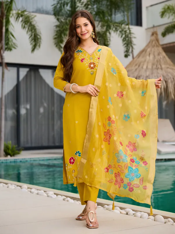 Yellow_Floral_Embroidered_Cotton_Kurta_Set_For_Women