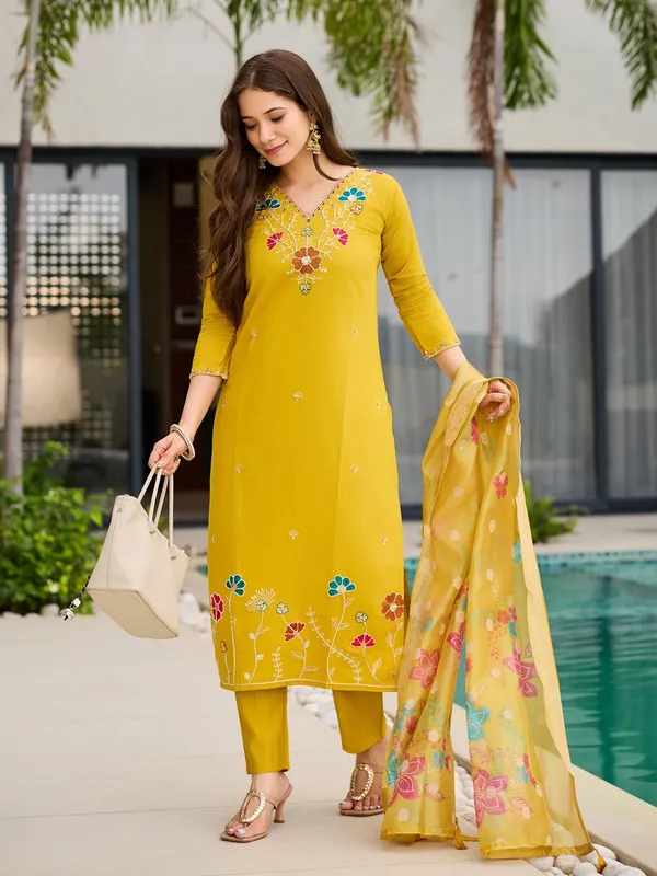 Yellow_Floral_Embroidered_Cotton_Kurta_Set_For_Women