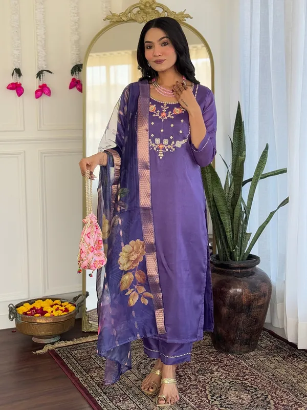 Purple_Embroidered_Kurta_Set_With_Floral_Dupatta_For_Women
