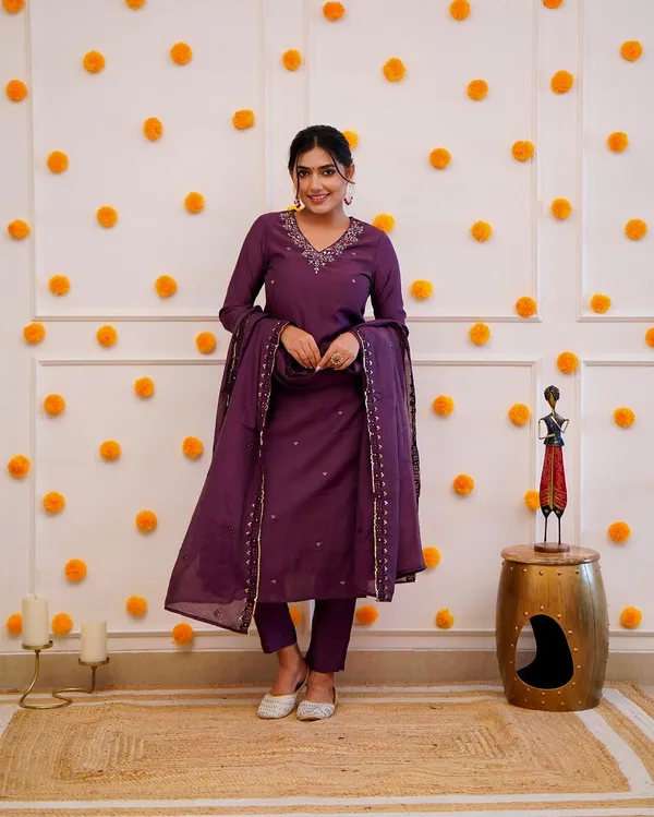 Purple_Georgette_Embroidered_V-Neck_Kurta_Set_For_Women