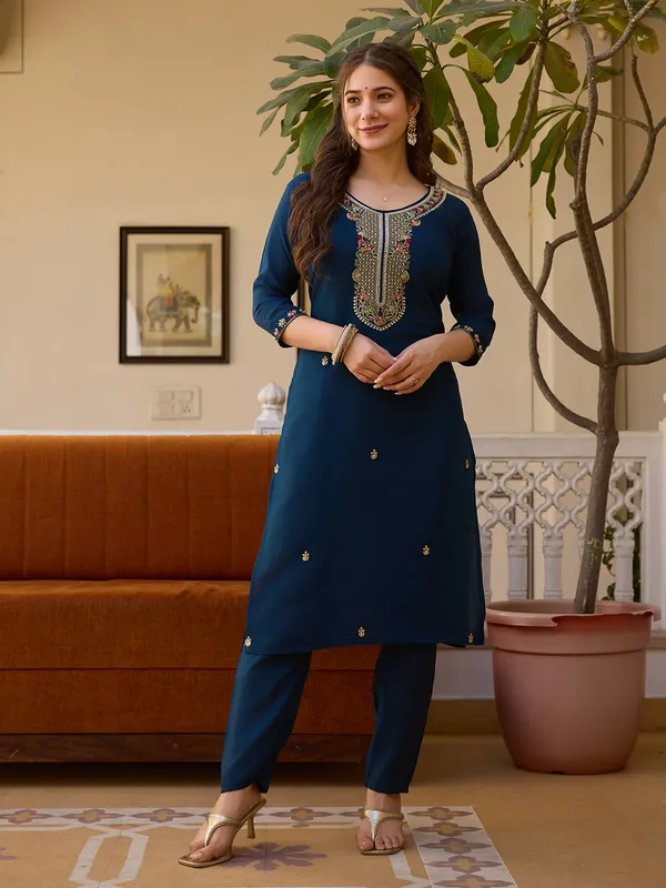 Navy_Blue_Embroidered_Kurta_Set_With_Floral_Dupatta