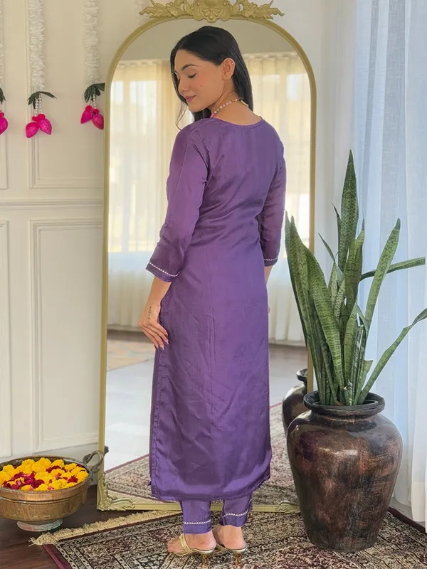 Purple_Embroidered_Kurta_Set_With_Floral_Dupatta_For_Women