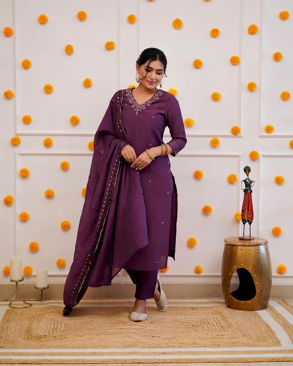 Purple_Georgette_Embroidered_V-Neck_Kurta_Set_For_Women