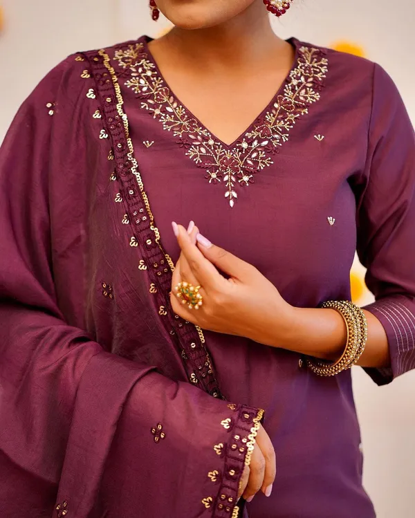 Purple_Georgette_Embroidered_V-Neck_Kurta_Set_For_Women