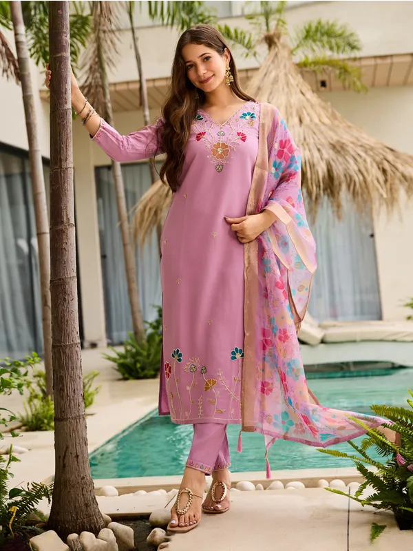Pink_Embroidered_Silk_Blend_Suit_Set_For_Women