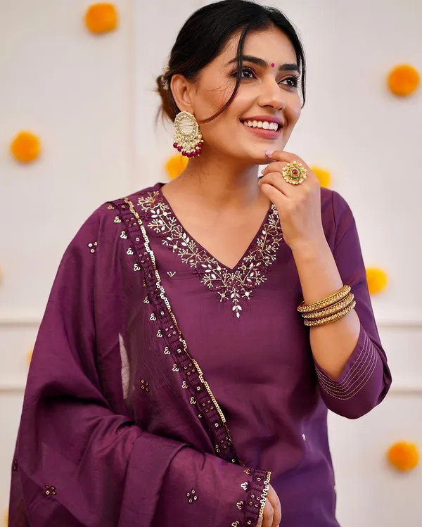 Purple_Georgette_Embroidered_V-Neck_Kurta_Set_For_Women