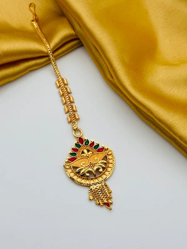 Traditional_Gold_Plated_Maang_Tikka_With_Red_And_Green_Enamel_Work