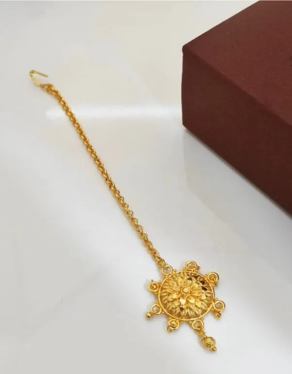 Traditional_Gold_Plated_Maang_Tikka_With_Floral_Design