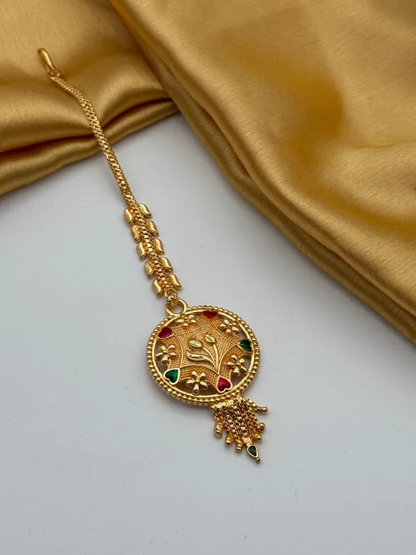 Traditional_Gold_Toned_Maang_Tikka_With_Floral_Motif_And_Colorful_Stone_Embellishments