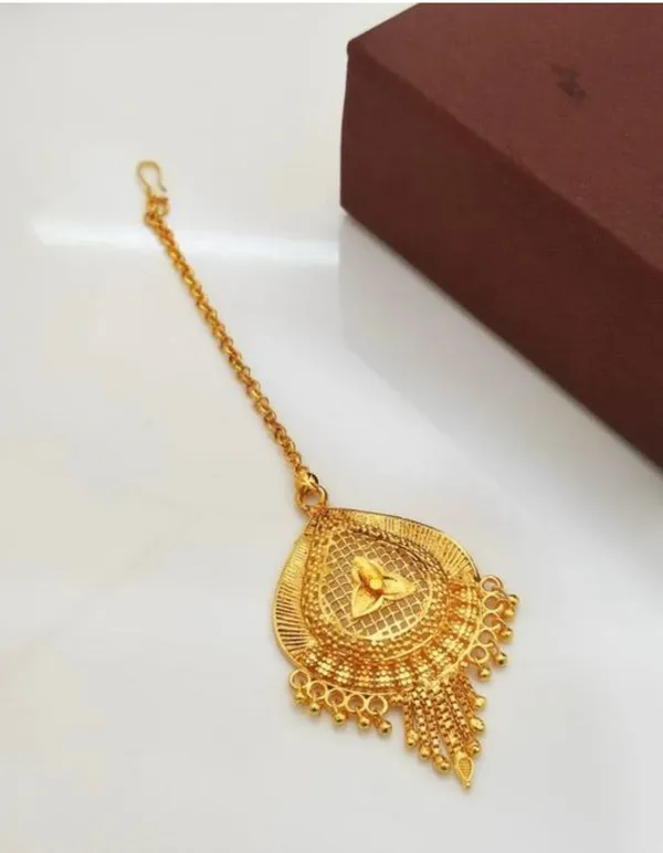 Traditional_Gold_Plated_Maang_Tikka_With_Intricate_Detailing