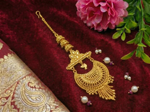 Mansi_Jewl_Point_Traditional_Gold_Plated_Maang_Tikka_for_Women_|_Ethnic_Chandbali_Style_Matha_Patti_with_Pearl_Design_for_Bridal_&_Festive_Wear