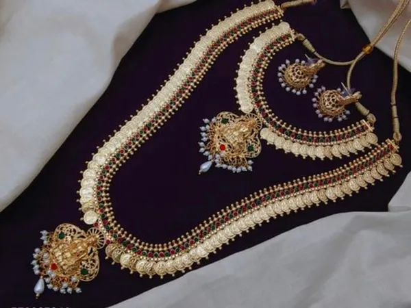Traditional_Gold_Tone_Bridal_Necklace_Set_With_Pearls_And_Stones