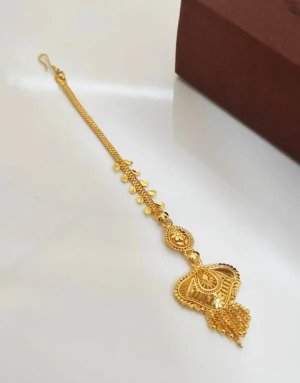 Traditional_Gold_Plated_Maang_Tikka_With_Intricate_Design