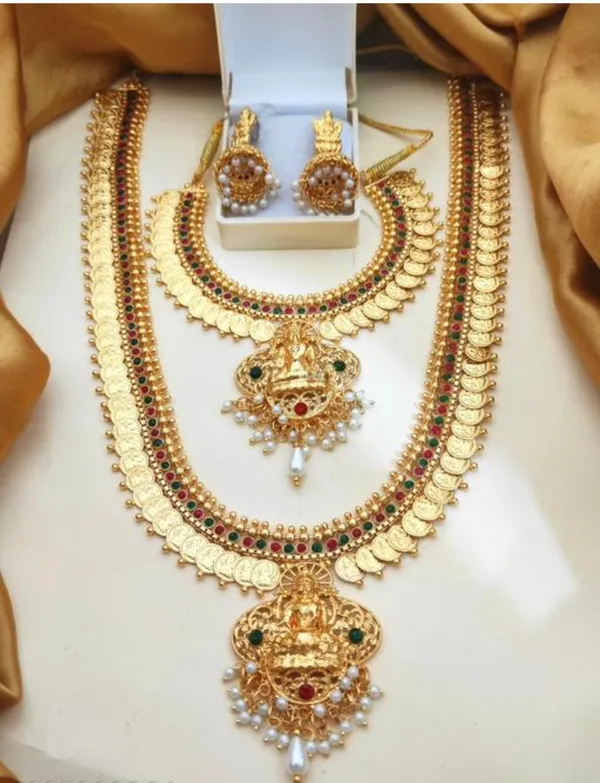Traditional_South_Indian_Temple_Jewelry_Necklace_Set__Lakshmi_Coin_Design_With_Kundan_And_Pearl_Drops