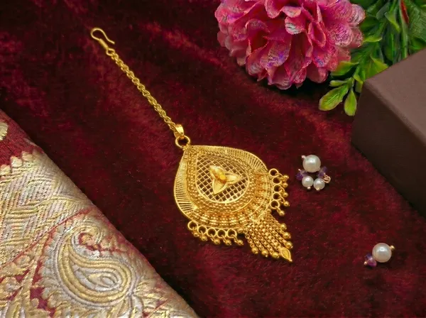 Mansi_Jewl_Point_Traditional_Gold_Plated_Maang_Tikka_for_Women_|_Ethnic_Chandbali_Style_Matha_Patti_with_Pearl_Design_for_Bridal_&_Festive_Wear