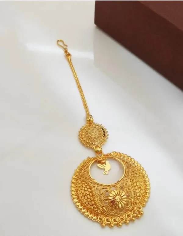 Traditional_Gold_Plated_Maang_Tikka_With_Intricate_Detailing