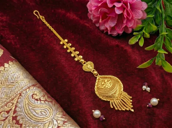 Mansi_Jewl_Point_Traditional_Gold_Plated_Maang_Tikka_for_Women_|_Ethnic_Chandbali_Style_Matha_Patti_with_Pearl_Design_for_Bridal_&_Festive_Wear