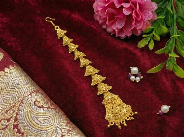 Mansi_Jewl_Point_Traditional_Gold_Plated_Maang_Tikka_for_Women_|_Ethnic_Chandbali_Style_Matha_Patti_with_Pearl_Design_for_Bridal_&_Festive_Wear
