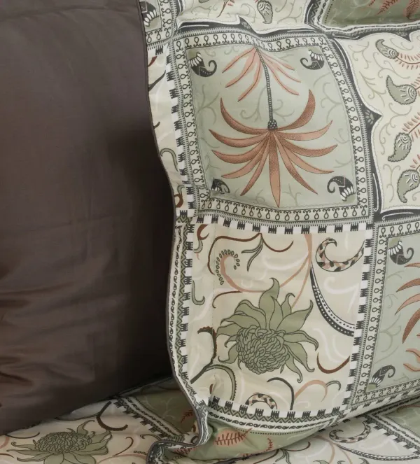 Luxury_You_Can_Feel_–_HCS_Living_100%_Pure_Cotton_210_TC_Super_King_Bedsheet_with_Bohemian_Paisley_Design_&_Matching_Pillow_Covers