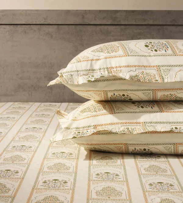 HCS_Living_Emperor_Collection_144_TC_Super_king_Size_Bedsheet_with_2_Pillow_Covers