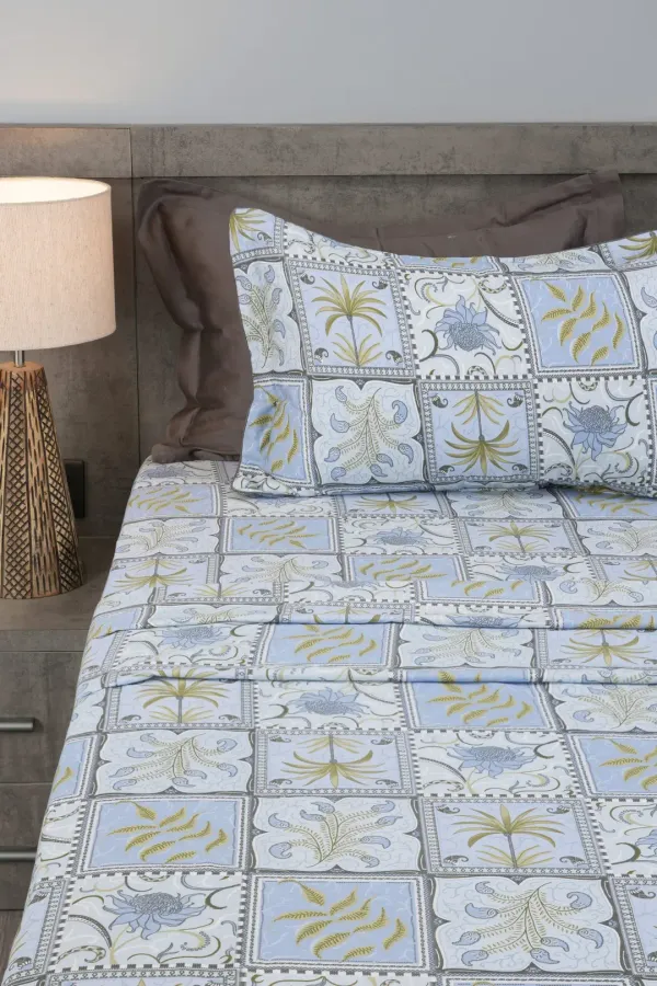 Transform_Your_Bedroom_with_HCS_Living_210_TC_Pure_Cotton_Super_King_Bedsheet_–_Luxury_Satiny_Collection_&_Designer_Print.