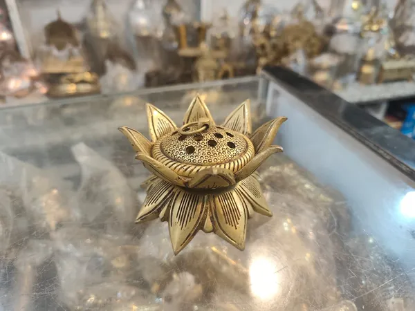Brass_Sharp_Kamal_Dhoop