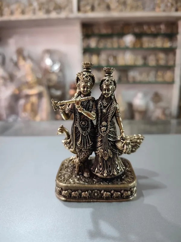 Radha_krishna_with_peacock