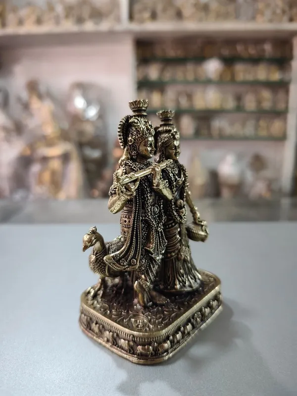 Radha_krishna_with_peacock