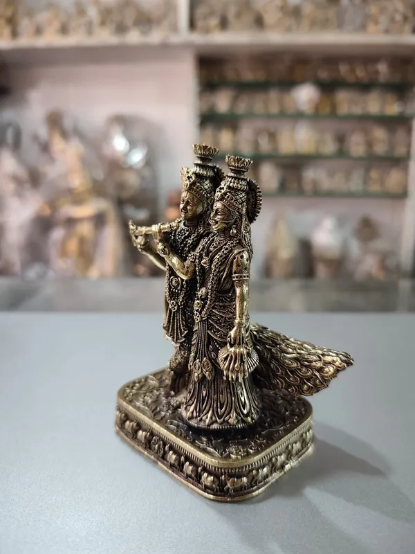 Radha_krishna_with_peacock