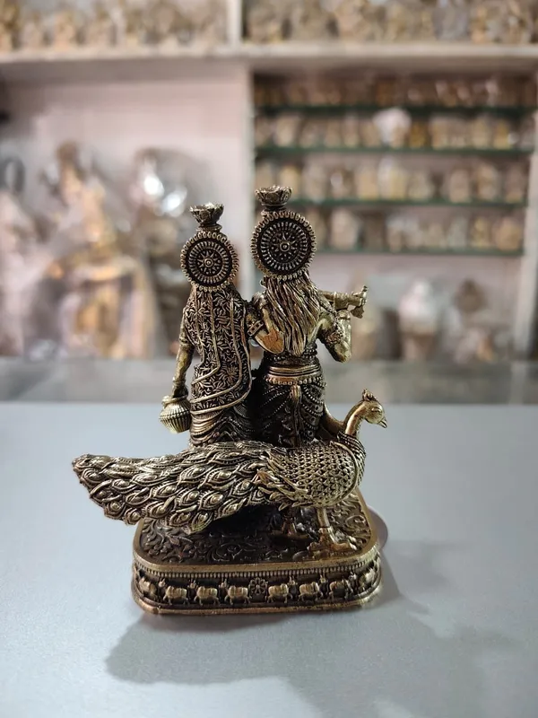 Radha_krishna_with_peacock