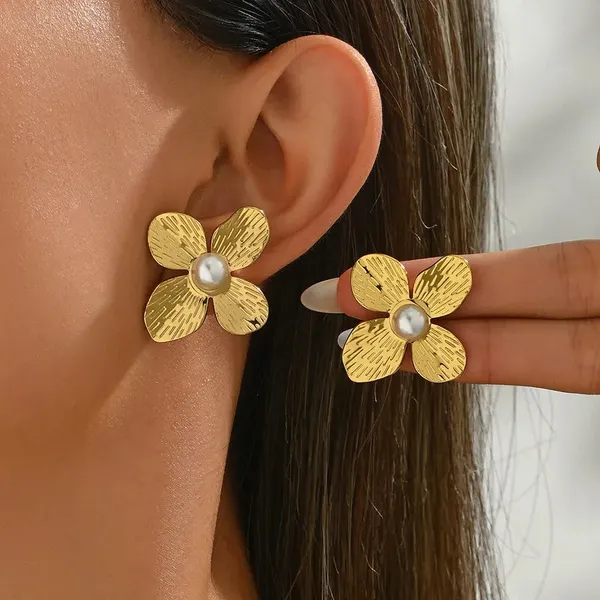 Gold_Plated_Pearl_Flower_Stud