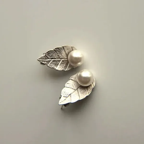 Leaf_Metal_Stud_Earrings