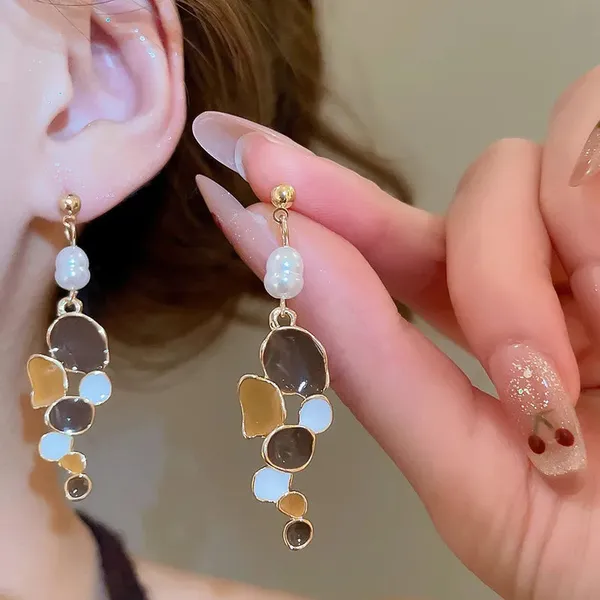 Korean_styled_Dangle_Earrings