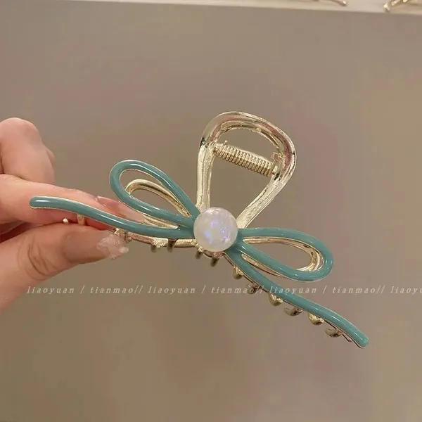 Cute_Modern_Style_Flower_Hair_Claws