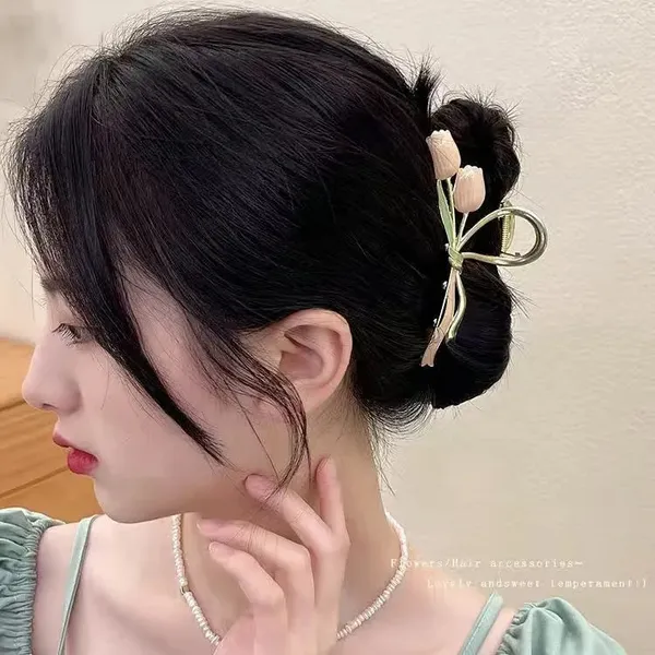 Cute_Modern_Style_Flower_Hair_Claws