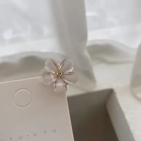 Flower_Metal_Pearl_Hair_Claws_-_White_One
