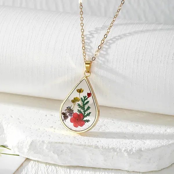 Resin_Pendant_-_Red_Daisy,_Green_Leaves,_Purple_and_White_Baby's_Breath