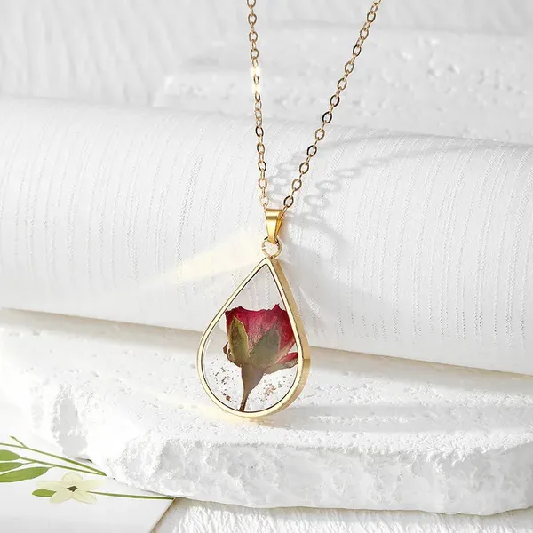 Resin_Pendant_-_A_Red_Rose_Flower