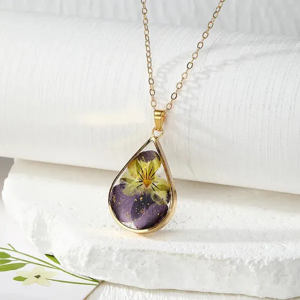Resin_Pendant_-_Pansy