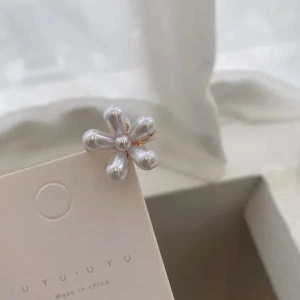 Flower_Metal_Pearl_Hair_Claws_-_One_Pearl