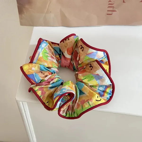 Scrunchie_-_Red_edge_floral_pleated