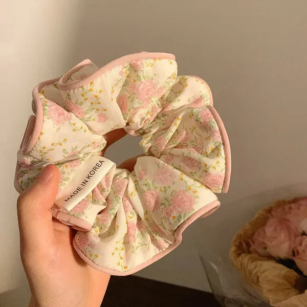 Scrunchie_-_Pink_Edge_Floral_Pleated