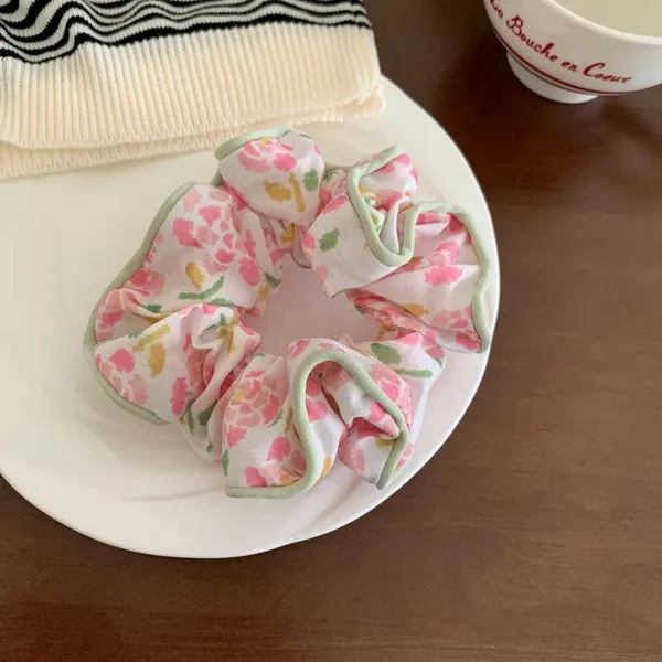 Scrunchie_-_Green_Edge_Floral_Fold